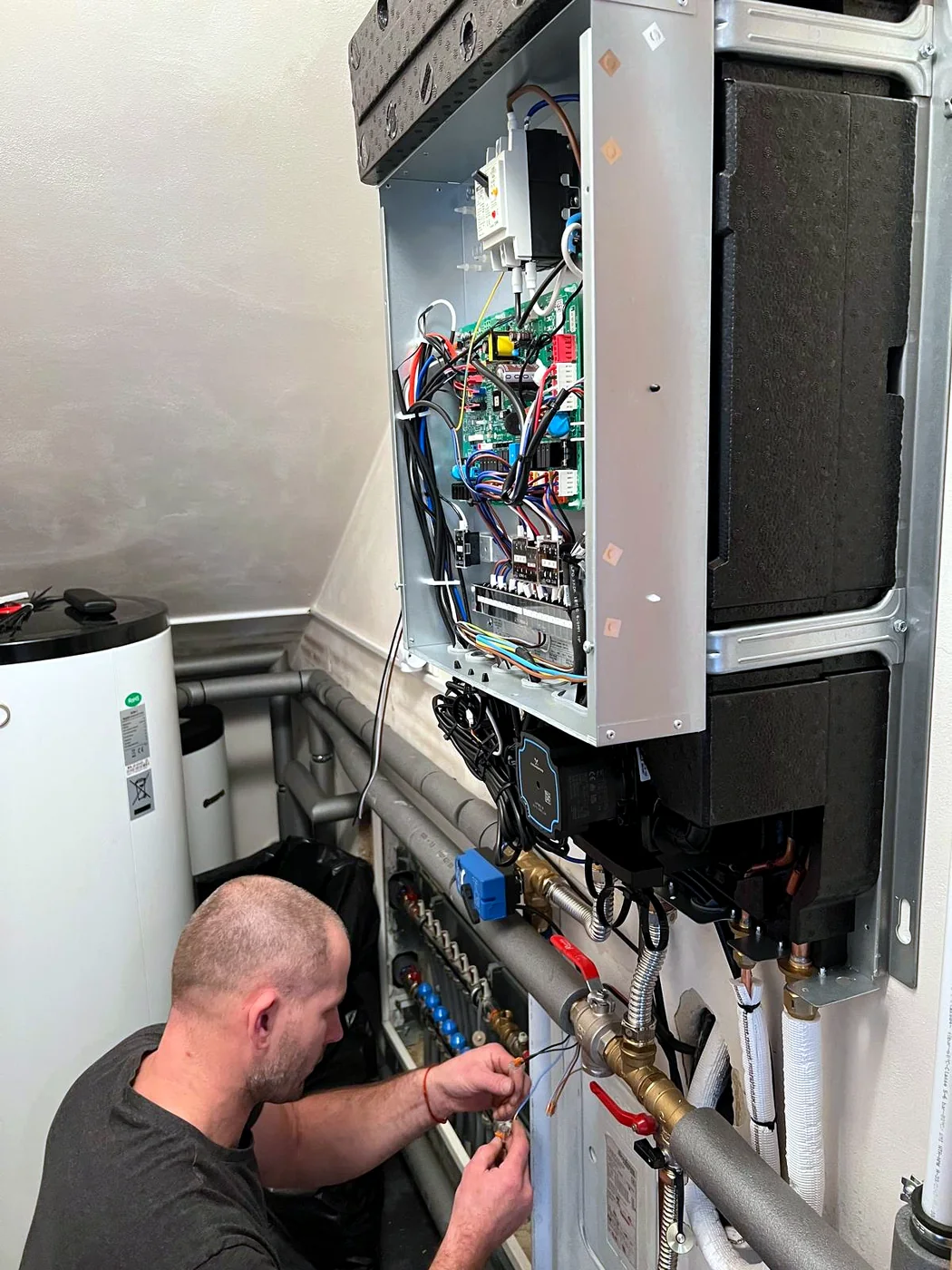 Elektrické zapojení vnitřní jednotky tepelného čerpadla v podkroví