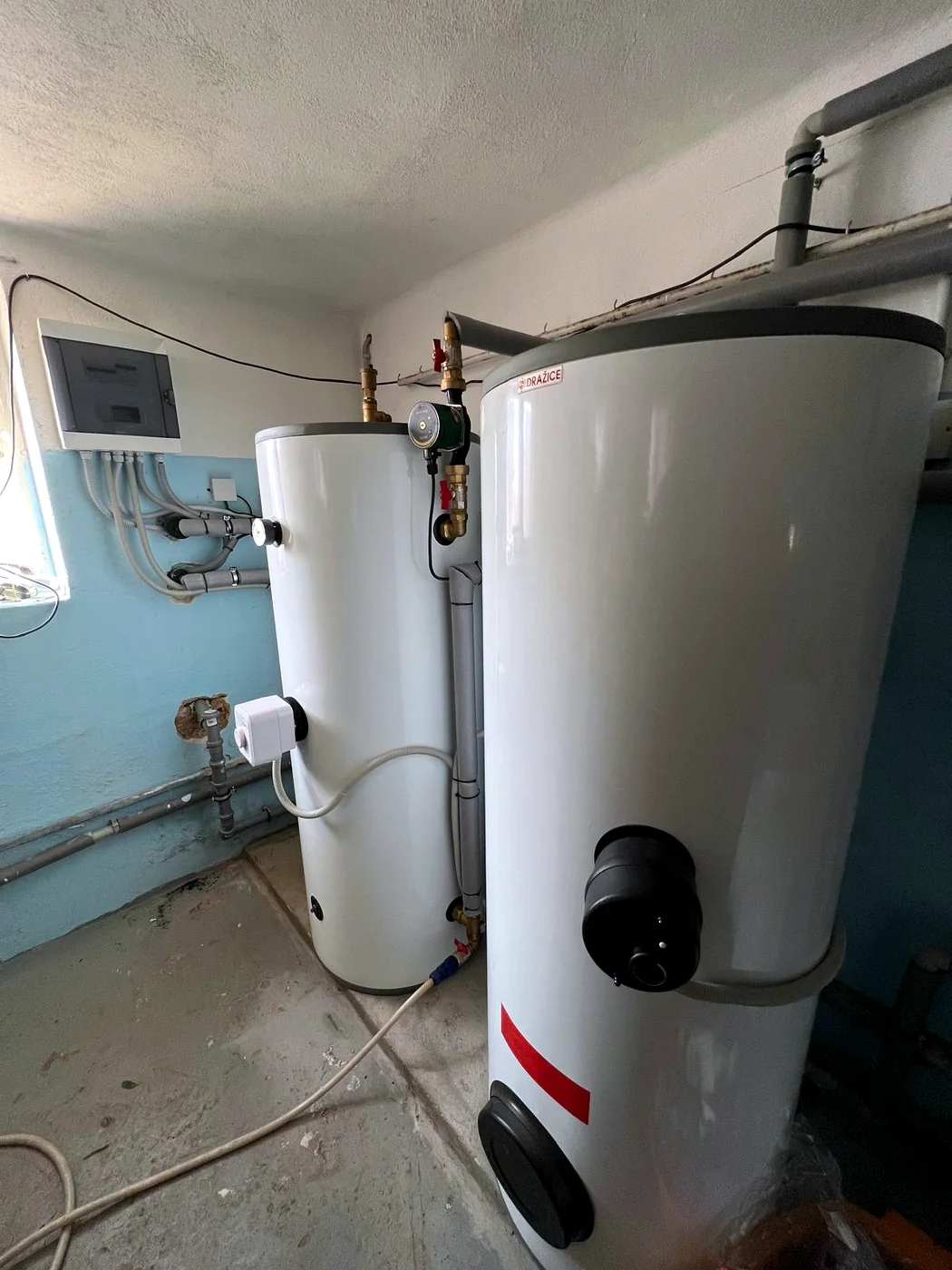 Nové zásobníky teplé vody Dražice ve starší kotelně