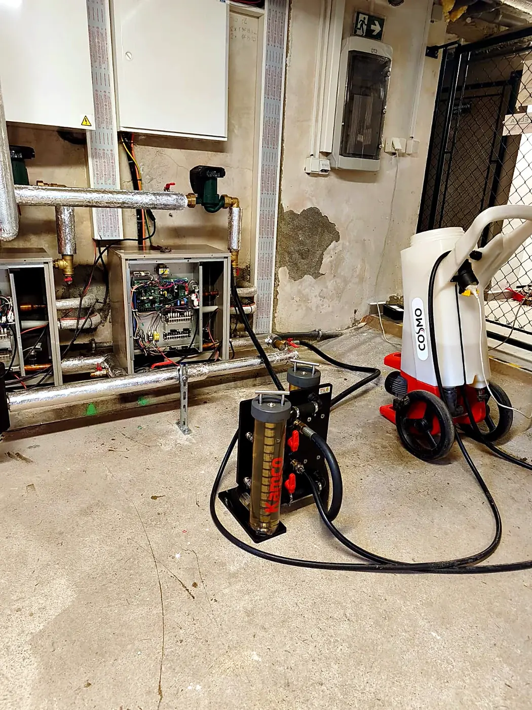 Chemický proplach topného systému proplachovacím strojem v technické místnosti