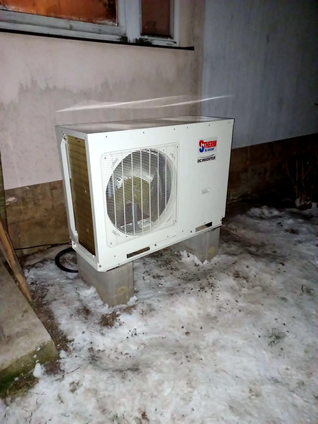 Tepelné čerpadlo S THERM by Sinclair v zimě