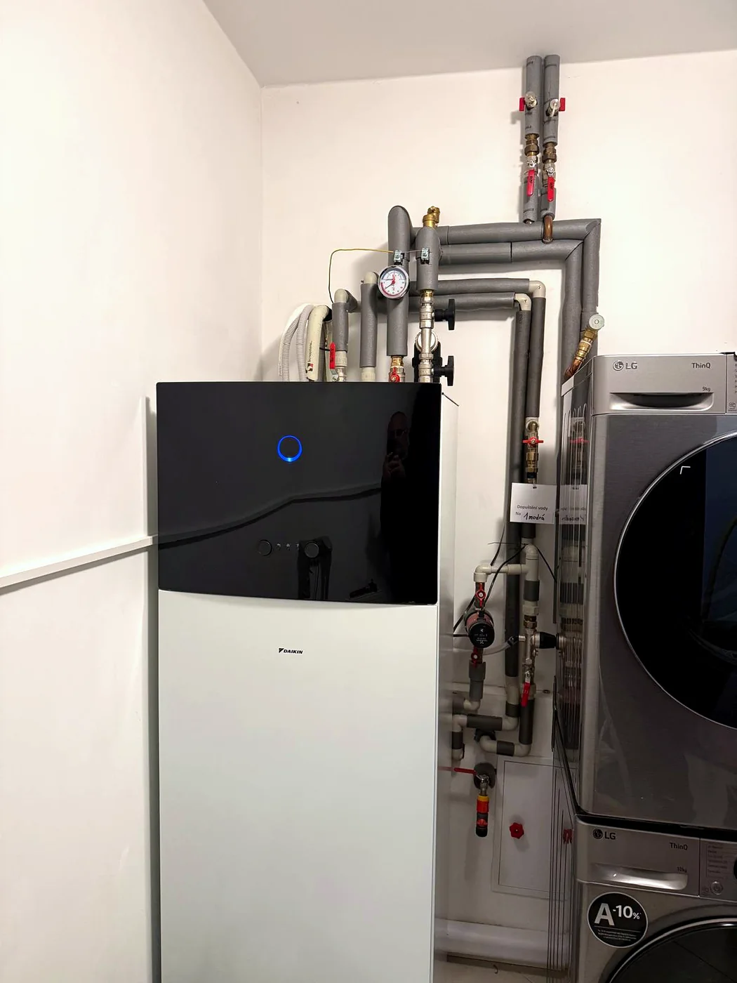 Vnitřní jednotka tepelného čerpadla Daikin Altherma s integrovaným zásobníkem